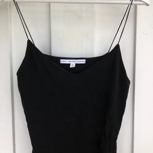 & other stories slip dress - den perfekta klänningen med spaghetti straps. strl 40 men sitter bra på mig som är 38