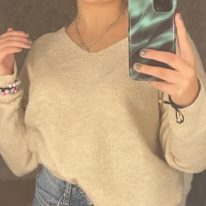 S-M från lager 157 - Jag säger den här fina sköna beigea tröjan som tyvär inte kommer till andvänding använd väldig få gånger 