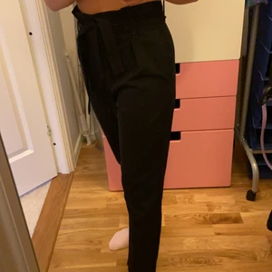 Kostymbyxor - Svarta kostymbyxor i st. 152. Fint skick. 