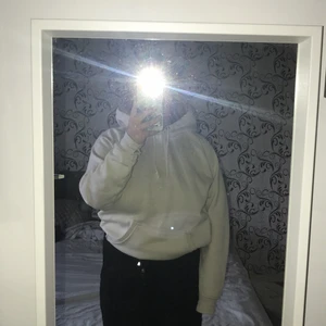 Hoodie från bikbok, storlek M, 99 kr  - Hoodie från bikbok i storlek M. Bra kvalite, har haft hoodien i snart 2 år nu. Sitter bra på. Lagom stor ❤️