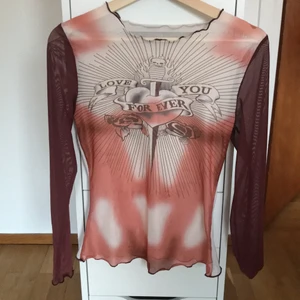 Mesh tröja - Säljer en mesh tröja som är köpt ifrån Plick!! Riktigt cool och formar kroppen snyggt men den kommer inte till användning längre så har valt att sälja den !