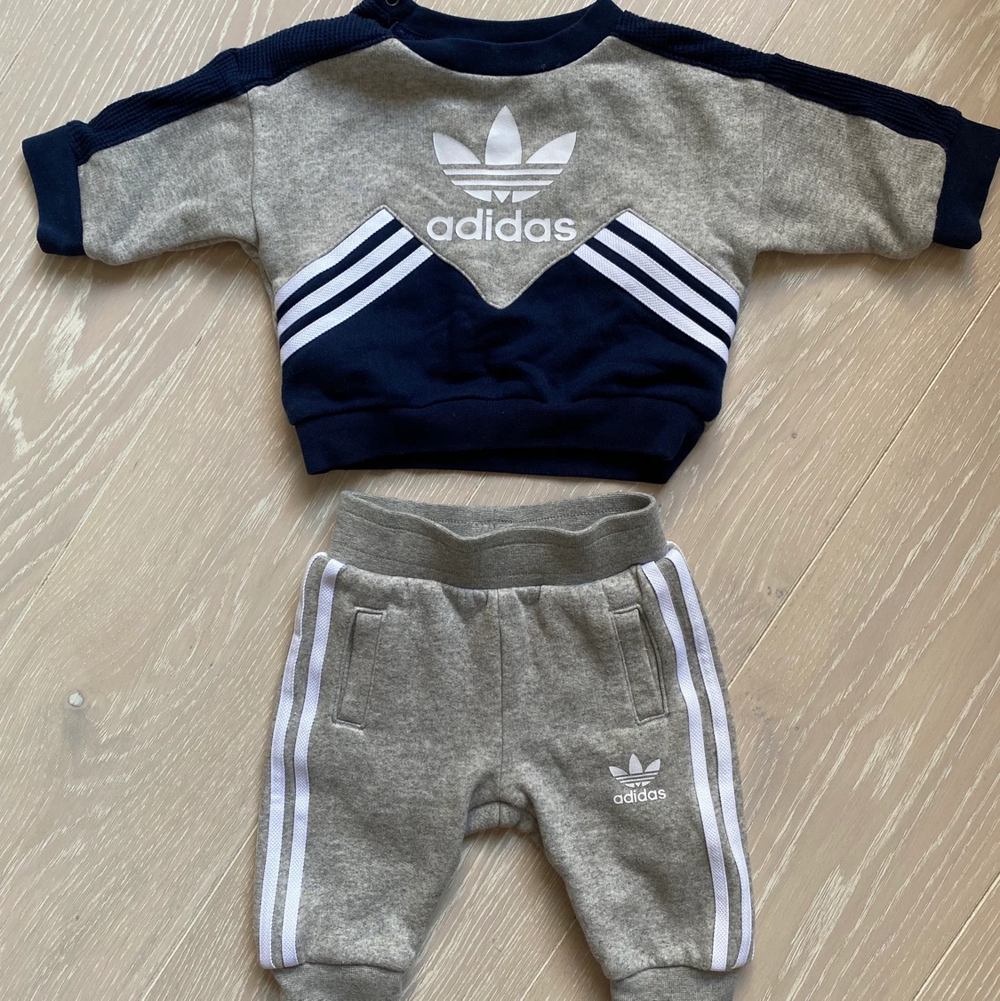 Set från Adidas storlek 62