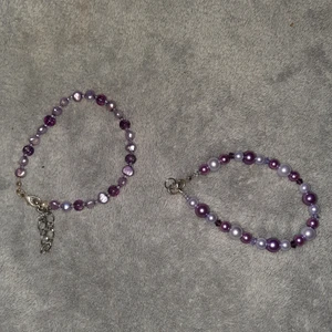 Armband/halsband - Detta är 2 enkla armband som man kan koppla ihop enkelt så blir det ett halsband. Köparen står för frakt 