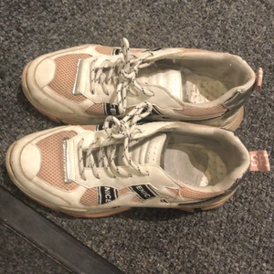 Skor - Coola skor med detaljer!