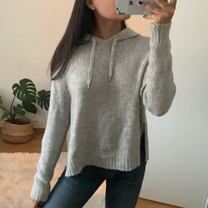 Stickad hoodie  - Grå stickad hoodie från Hm i nyskick