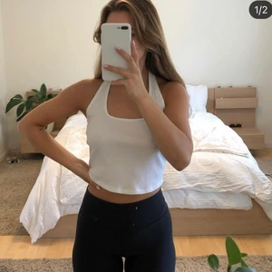 Ribbat linne från Asos strl S - Vit ribbat linne från Asos, aldrig använd så den är i bra skick!