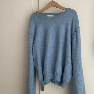 stickad tröja - jättefin och mjuk stickad tröja från pull&bear som jag köpte i höstas men den kommer inte till användning längre!