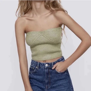 ZARA STICKAD BANDEAU - Slutsåld stickad bandeau topp från Zara, helt ny med lapparna kvar🤍