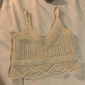 Trendigt linne - Säljer detta jätte trendiga linne som nu är slutsålt❤️ Helt oanvänd och jättebra skick❤️ Frakt tillkommer på 45kr❤️ 