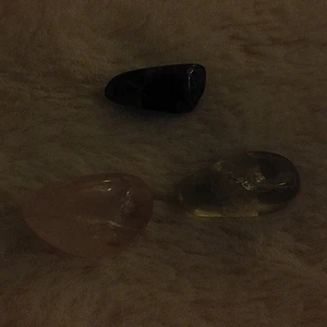 Kristaller - 12 kr eller alla för 30 kr st rosenkvats, citrin o ametist