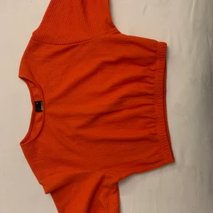 Gina trico topp Xs  - En orange topp från Gina, strl Xs men passar även S. Aldrig använd 