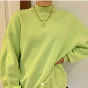 Grønn oversized sweatshirt - Genser fra bershak med turtleneck/mockneck. Neon pastel grønn aktig farge