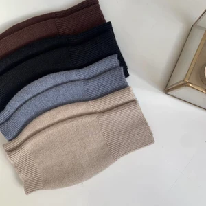 torgvantar - säljer ett par torgvantar i grått. aldrig använda då jag köpte i två färger och ångrar att jag köpte gråa