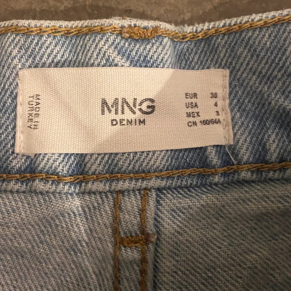 Ljus blåa jeans ( sälj för dom var för långa för mig) . Farkut & Housut.