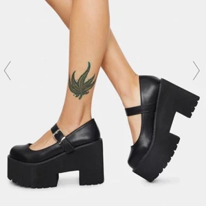 Dollskill maryjane platforms - Super fina platforms i okej skick, originalpris är 550kr!  