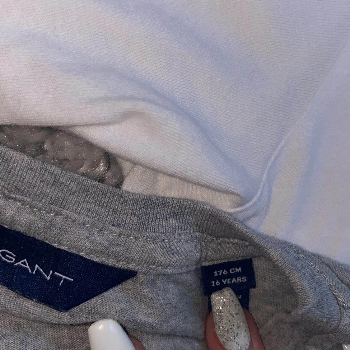 2 st gant T-shirts en grå och en vit  - 91