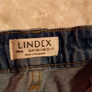 Lindex jeans - Size 146 10-11 yrs old köparen står för frakt 66 kr säljer  för jag vuxit ur dem använda typ 1 gång pris kan diskuteras 