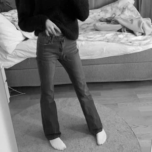 Snygga Jeans - Säljer mina jättesnygga jeans för 220 ink frakt! dom är i super bra skick! Min syrra som är 17 kan ha dom och jag som är 12 år kan ha dom! dom är väldigt rörliga och bekväma 💞