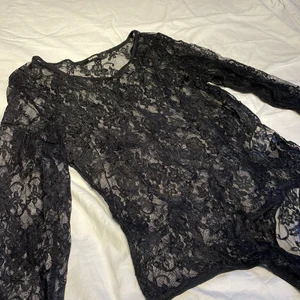 spetsbody från Bikbok - fint skick🖤 pm vid frågor/önskemål om fler bilder