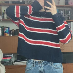 Randig stickad  - Randig stickad tröja som är väldigt skön. I bra skick. 