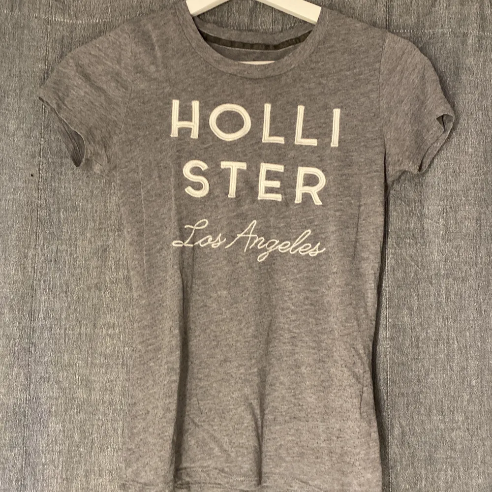 Hollister tshirt i bra skick. T-shirts.