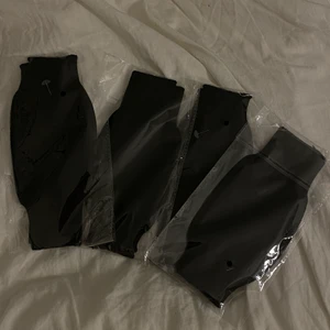 Svarta torgvantar - Begränsat antal, så va snabb!!! 199kr/st oanvända såklart. Dom är töjbara