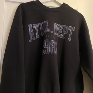 Sweatshirt  - Säljer denna jättefina sweatshirten från Gina då jag ej får användning för den längre⭐️