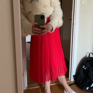 Kjol  - Superfin plisserad kjol i världens härligaste färg!!!❤️❤️❤️