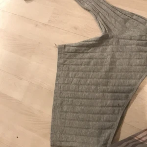  Snygg kropp topp!!!! - Säljer pga av att jag inte gillar hur den sitter på mig men den e bara använd 1 gång storlek (XS)✨