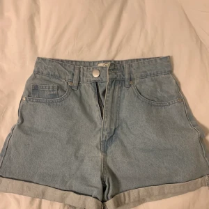Denim shorts  - 60 + frakt, från Cotton On