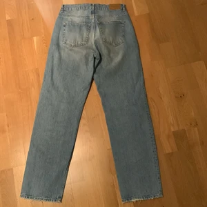 Jeans från Gina Tricot str. 38 - Bra skick, rak modell, ca. 6mån gamla. Pris: 75kr + fraktkostnad. 