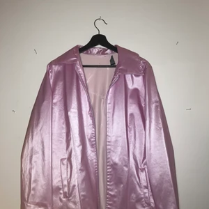 FRA.MA Italy rosa regnkappa  - Nytt skick, aldrig använts, tunn och lätt, passform kvinna. Storlek S, M, L