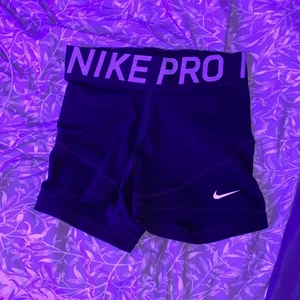 Nike Pro shorts - Använda typ 2 gånger då dom va för små för mig