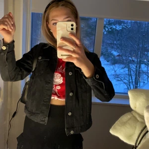 Jeansjacka - Nästan oanvänd jeansjacka, grå/svart.