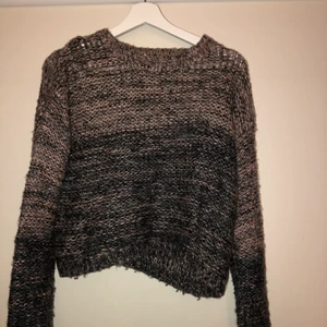 Skön stickad tröja  - ”Stickad” tröja i mer ett fleece material, sticks inte alls utan super skön! 