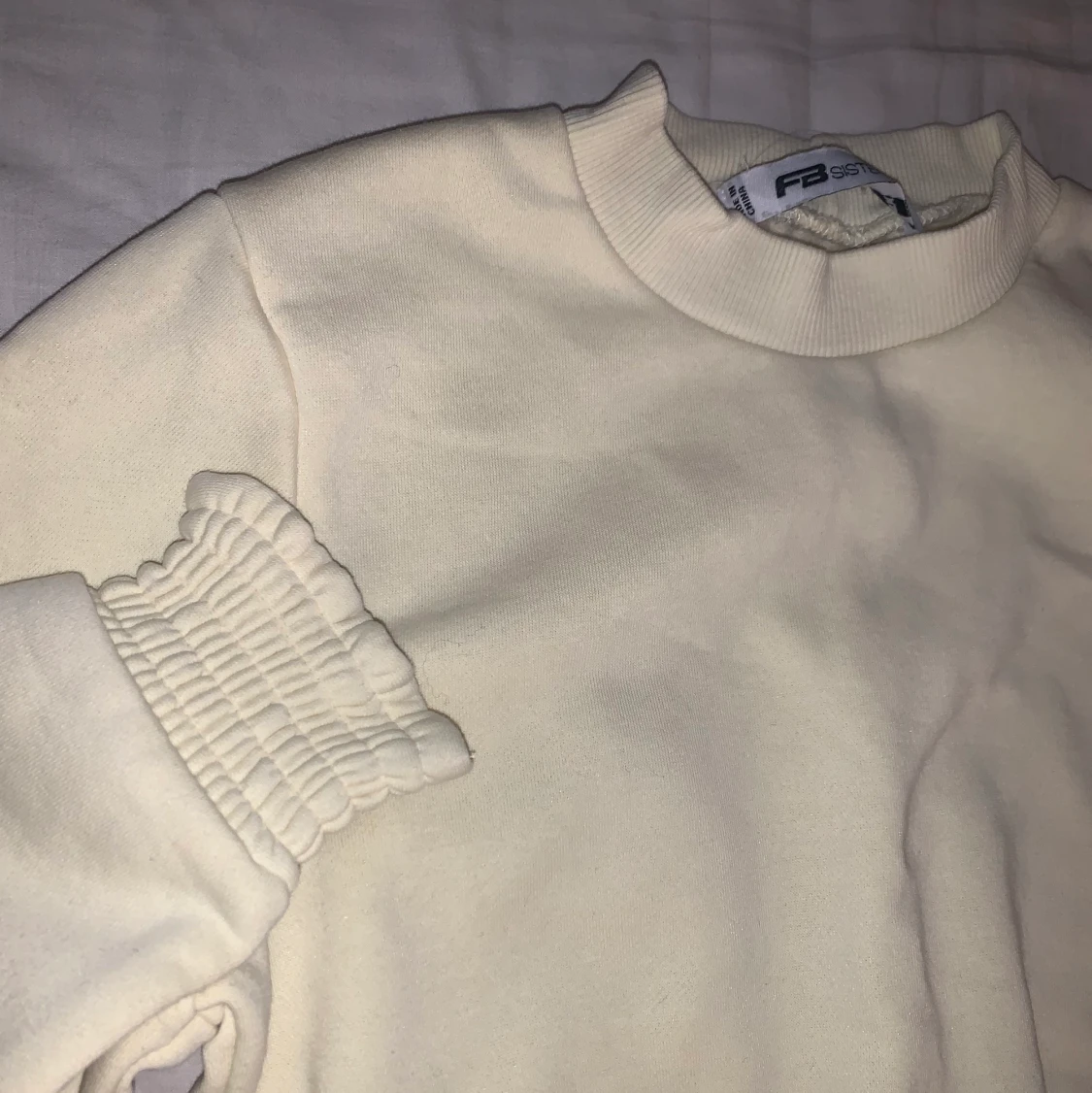 Tröja med fina detaljer, storlek XS!  - 90