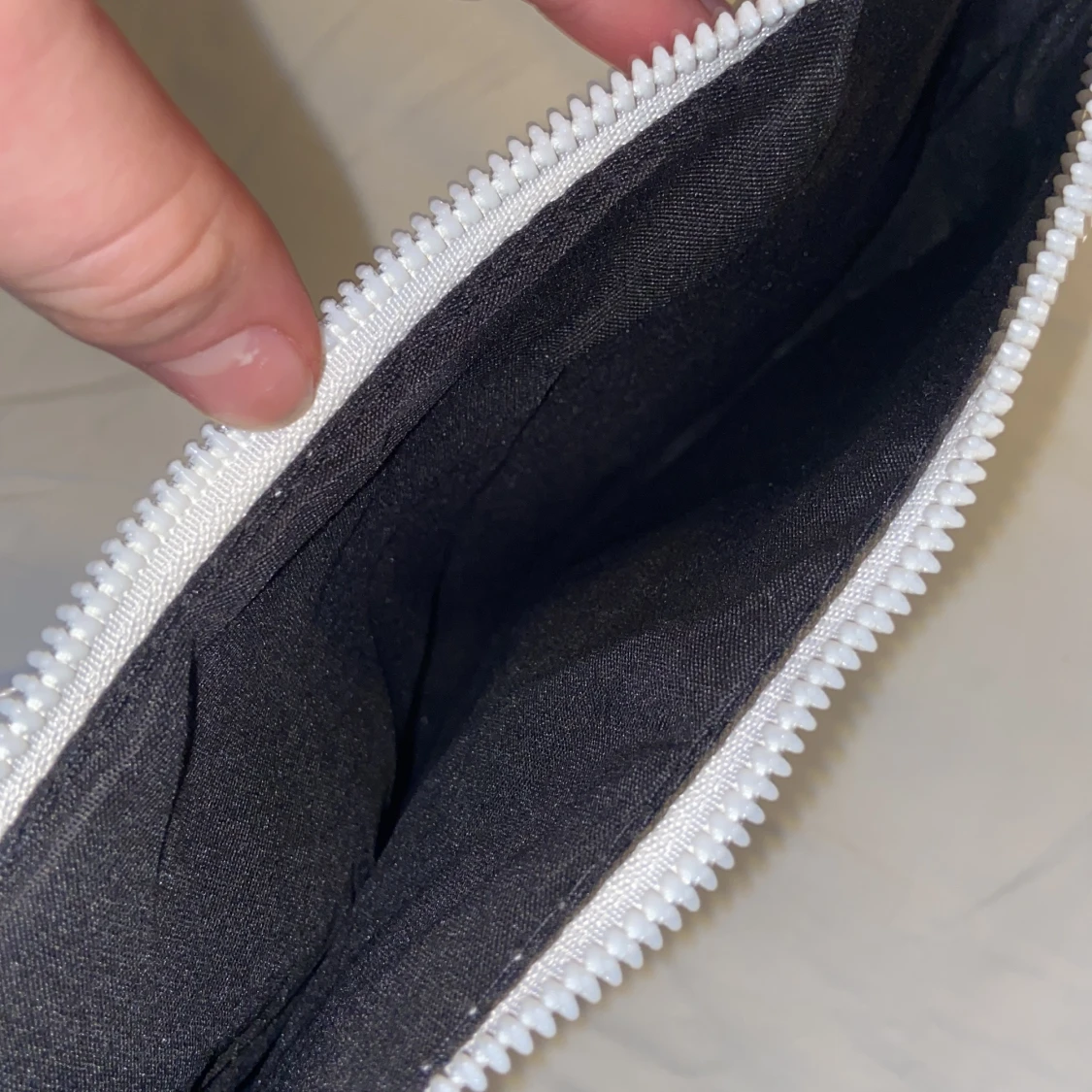 FIN AXELVÄSKA FRÅN SHEIN - 90