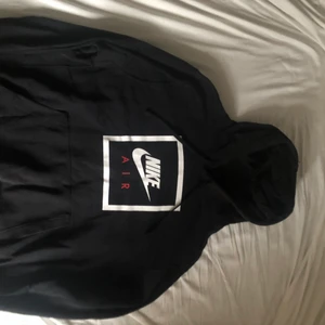 Nike hoodie  - Svart Nike hoodie. Väldigt bra con. Xl 