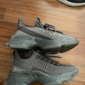 Steve Madde skor  - Skor använda 1 gång i strlk 36 köpt för 1000 kr säljes för 600