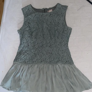 Blues från HM  - En väldigt bekväm blues och fint material, knappt använt och väldigt gullig