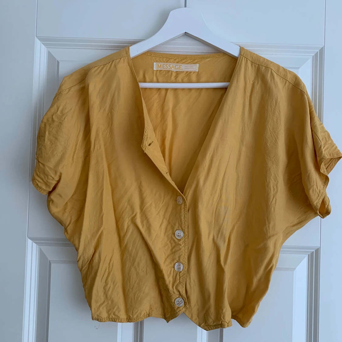 Gul och luftig blus - 90