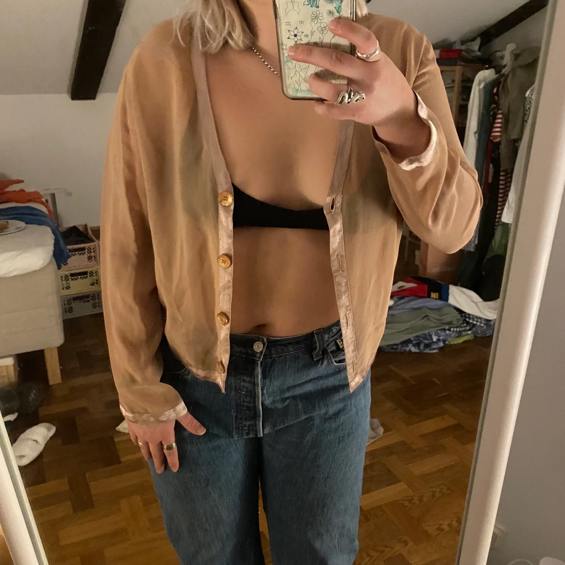 Jättesnygg beige mesh kofta