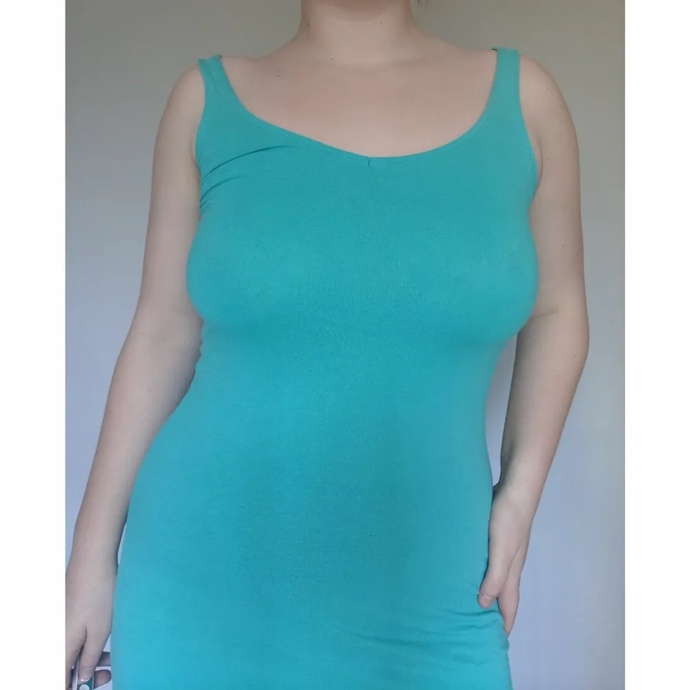 Long turquoise dress. It's a little see-through so I recommend wearing underwear that match your skin tone with it. . Klänningar.