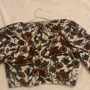 Fintröja från Gina. I storlek S  - Tröjan är nästan helt ny