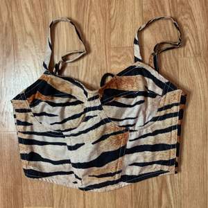 Jagger & stone tiger top size 36 ( never used) 