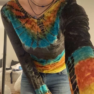 Färgglad tröja - Färgglad tröja i mjukt material!! Köpt på humana. Kan mötas upp eller frakta!