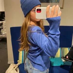 kofta - Säljer denna fina och mjuka kofta i klarblå färg! frakt tillkommer❤️