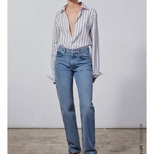 Zara jeans mid rise straight  - Suuuper snygga jeans!💕 Säljer då de inte kommer till användning. Använda ca 3 gånger. Bra i passform och längd! Köp direkt för 250kr + frakt!