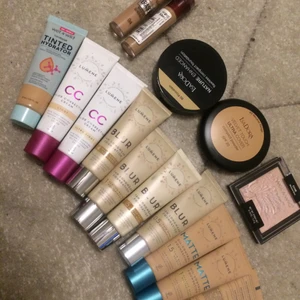 Nytt Smink - Säljer allt smink, finns fler bilder. Allt för 400. 