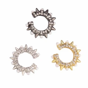 Earcuff 🤍 - Trendig earcuff som verkligen gör allt till en outfit! ✨ 